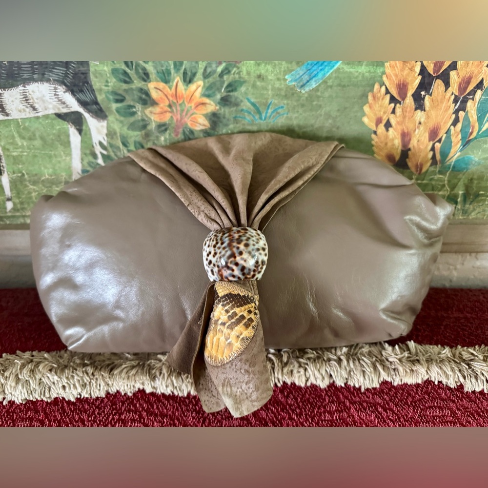 VTG 80s Taupe Leather Clutch Shell Buckle Scrunched Detail Converts to Crossbody